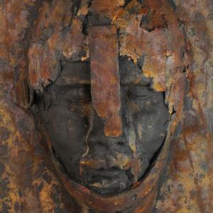 masque guerrier: grès oxydé H 50x30 cmm plus disponible à la vente